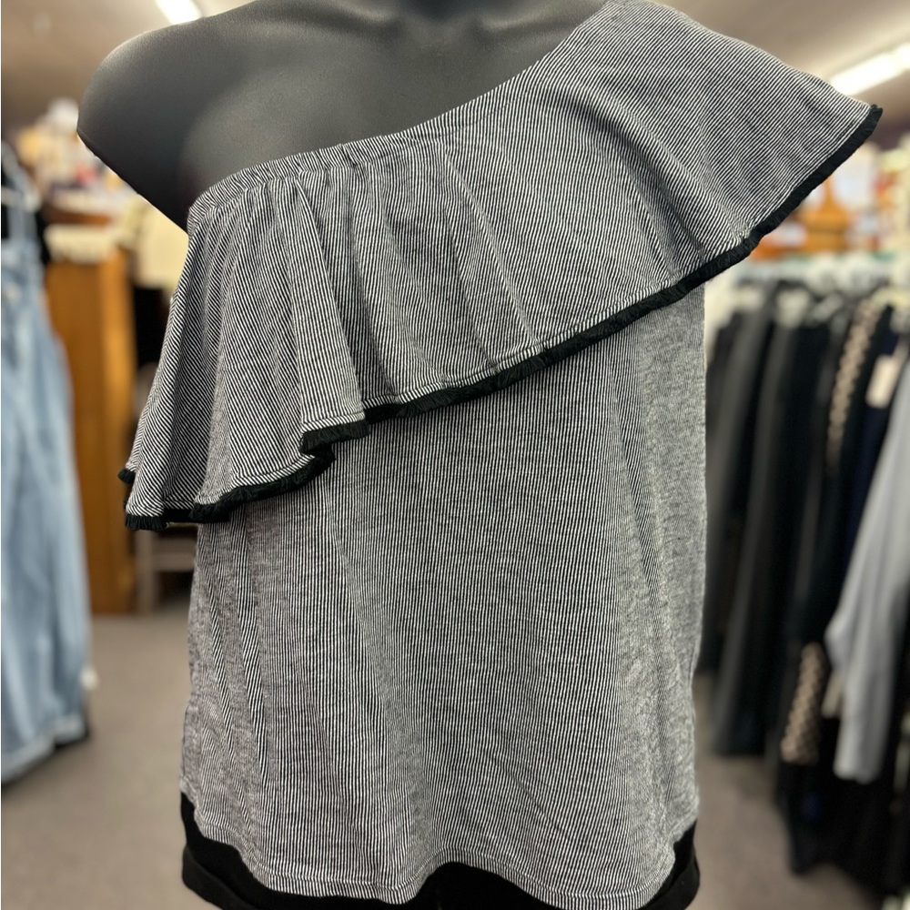 🛍️Loft ladies Med black/white striped fringe  one shoulder top